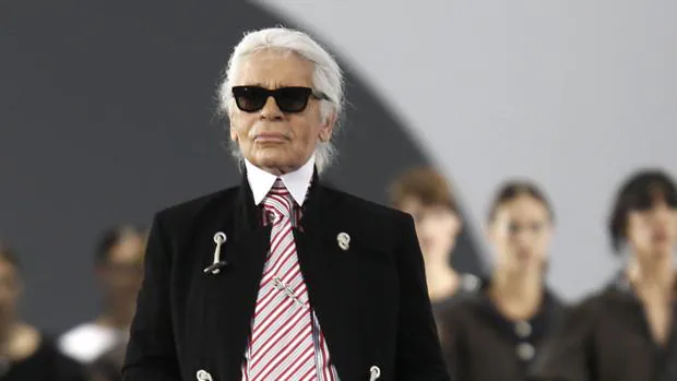 El pasado nazi de los padres de Karl Lagerfeld marca su nueva biografía
