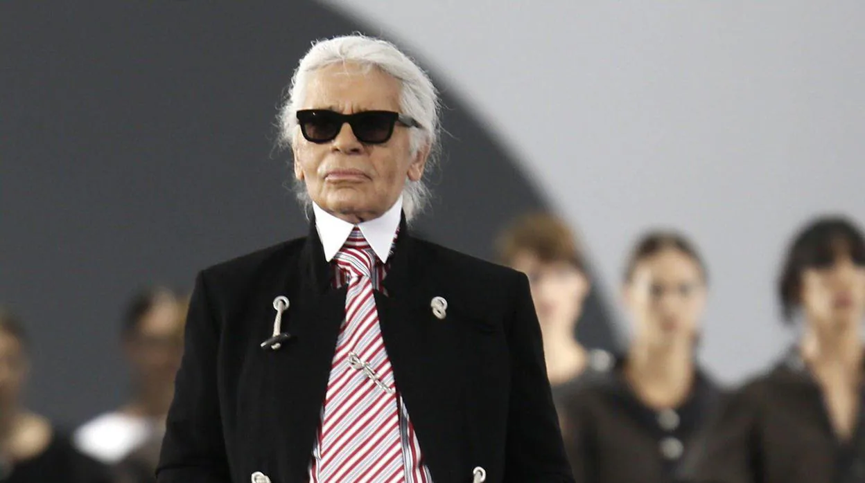 El pasado nazi de los padres de Karl Lagerfeld marca su nueva biografía
