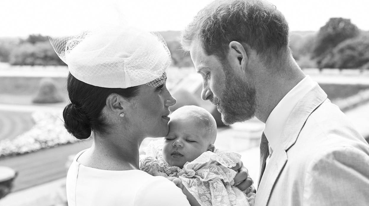 Meghan Markle y el Príncipe Harry junto a su hijo Archie