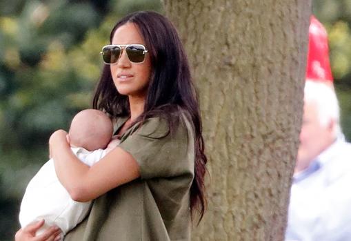 Meghan junto a su hijo Archie