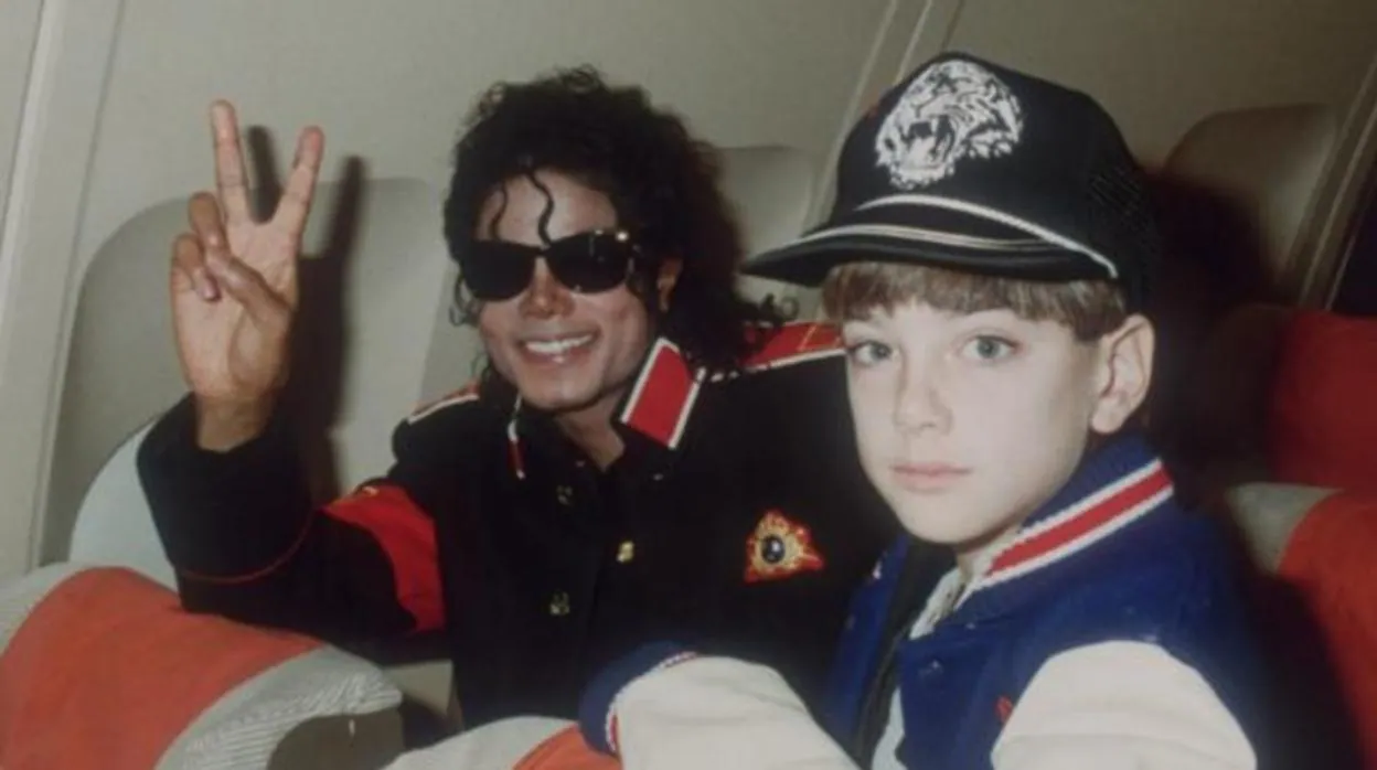 Michael Jackson y James Safechuck, viajando juntos en un avión privado