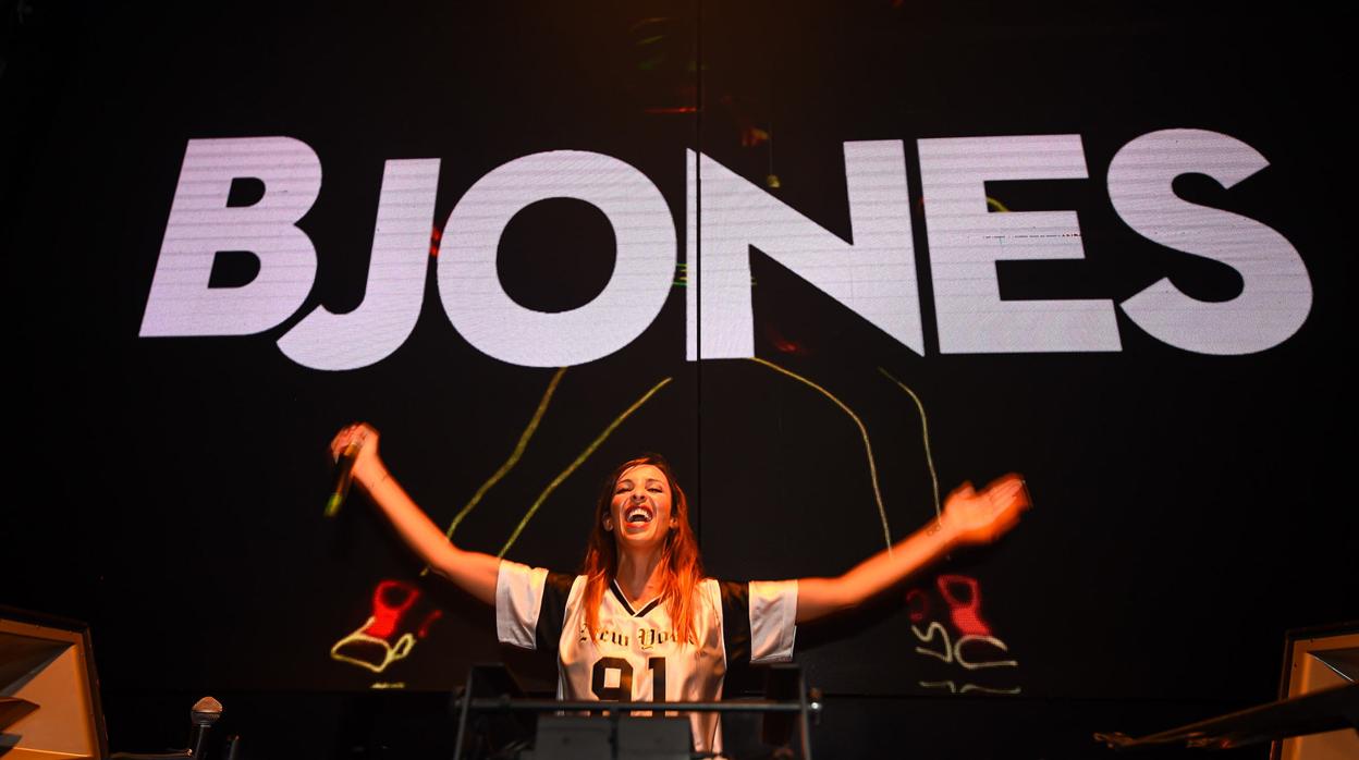 Nacida en Jaén, B Jones (Bea Martínez) es nuestra DJ más internaci