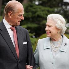 Isabel II y Felipe de Edimburgo celebran su 73 aniversario confinados en Windsor