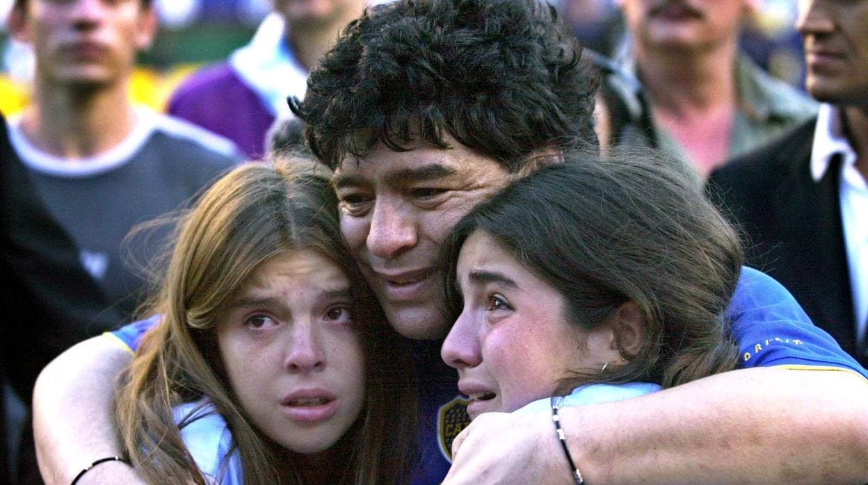 Maradona con sus hijas Dalma y Gianinna