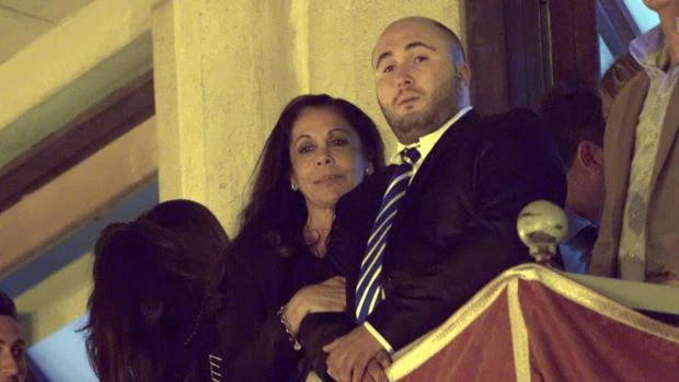 El gesto con el que Isabel Pantoja pretende acercar posturas con su hijo, Kiko  Rivera