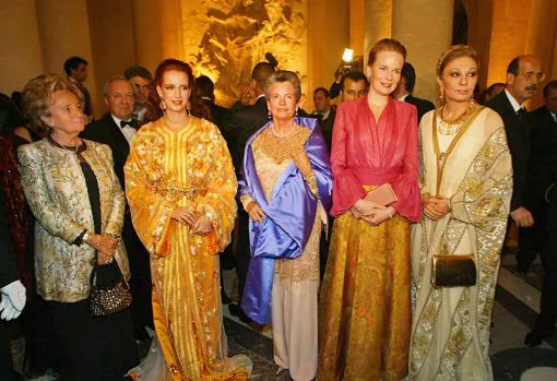 Su viuda, Anne-Aymone junto a Bernadette Chirac, Salma de Marruecos y Farah Pahlaví