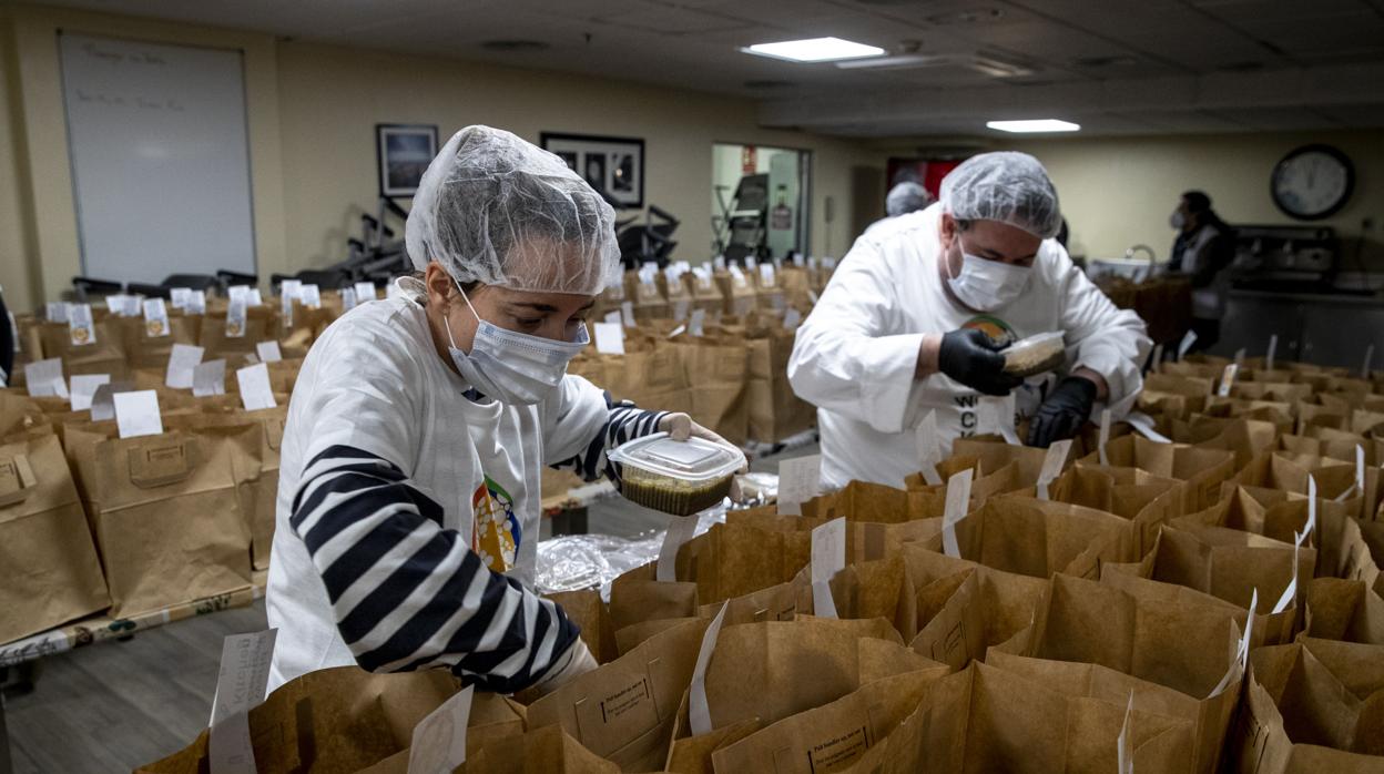 La ONG del chef José Andrés repartirá en Madrid 30.000 comidas el día de Nochebuena