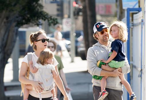 Jason Sudeikis y Olivia Wilde junto a sus hijos