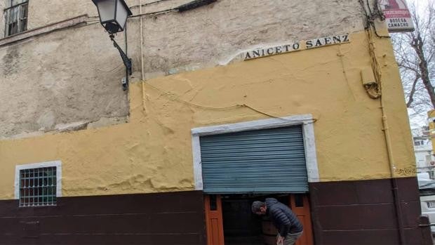 Bodega Mariano Camacho sube sus persianas hoy tras cerca de un año cerrado