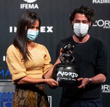 Villacís entrega el premio Madrid es Mokda a Moisés Nieto