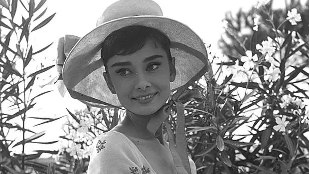 Cinco tendencias que Audrey Hepburn popularizó y que están más de moda que nunca