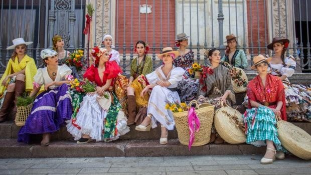 Sentido homenaje a la moda flamenca para el soñado Rocío 2021