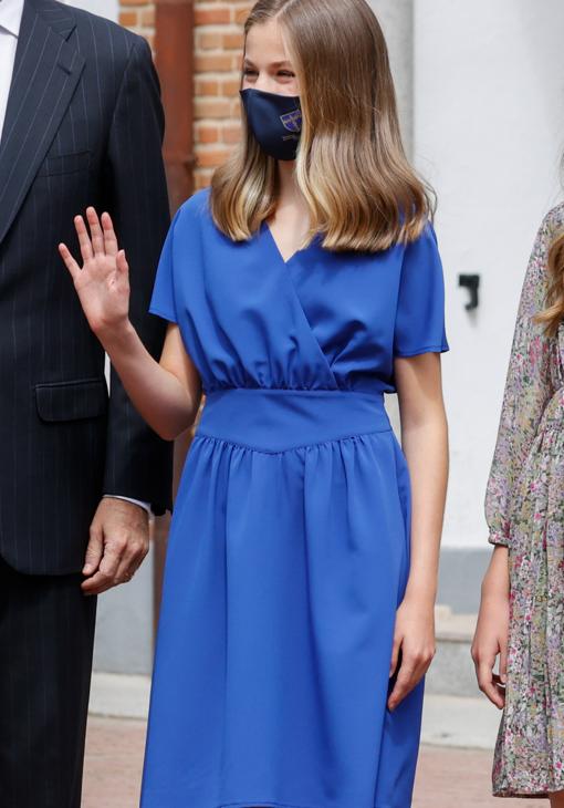 Leonor, de azul eléctrico el día de su confirmación