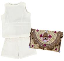 Mono de Pili Ferrer (conjunto SS 21) y bolso de rafia con paillettes de Diwalitt