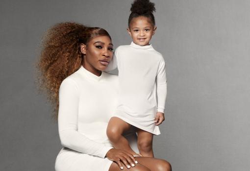 Serena Williams junto a su hija en la campaña de Stuart Weitzman