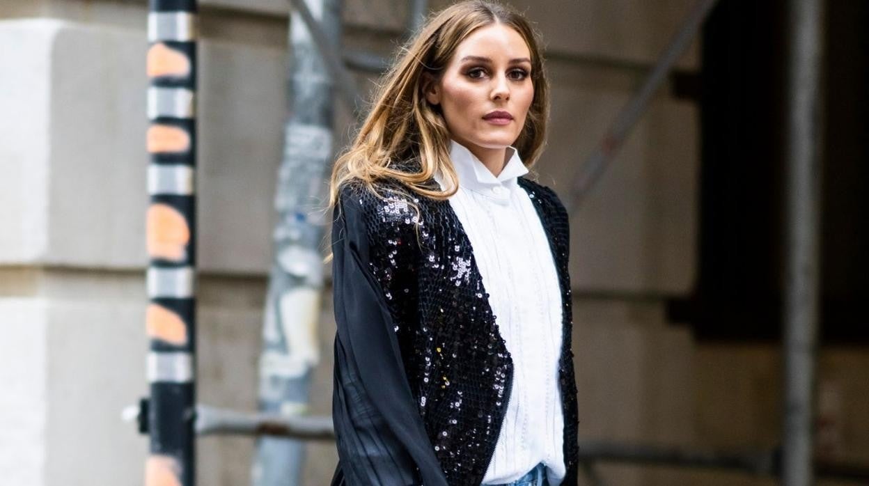 Olivia Palermo no tenuncia a las lentejuelas durante el día