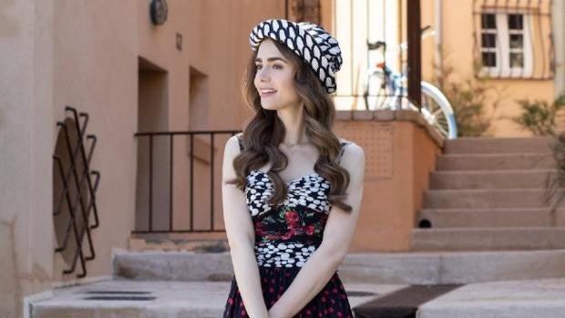 Cómo copiar el pelo con ondas marcadas de «Emily en París»