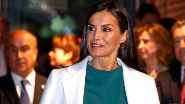 La Reina Letizia lo da todo al verde con un estilismo que inspirará los looks de invitada