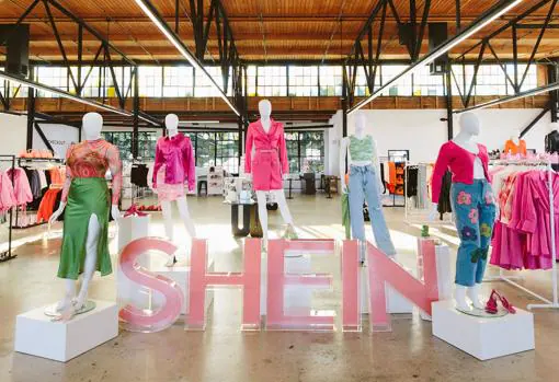 Shein, lejos de cerrar en España abre tienda en Madrid