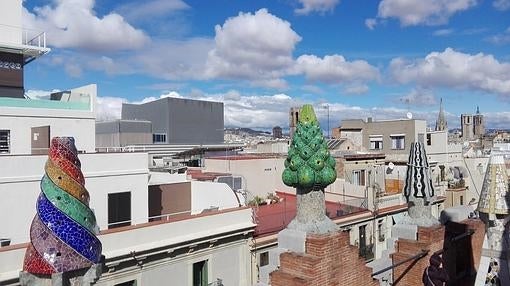 Vistas mágicas para un niño desde la azotea del Palacio Güell