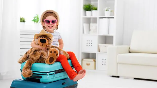 La maleta de los niños se convierte en el armario de su habitación durante los viajes y deben saber ordenarla