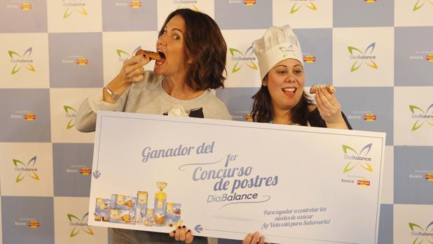 Vallejo-Nájera junto a Estela Sanzari, ganadora del concurso de postres DiaBalance
