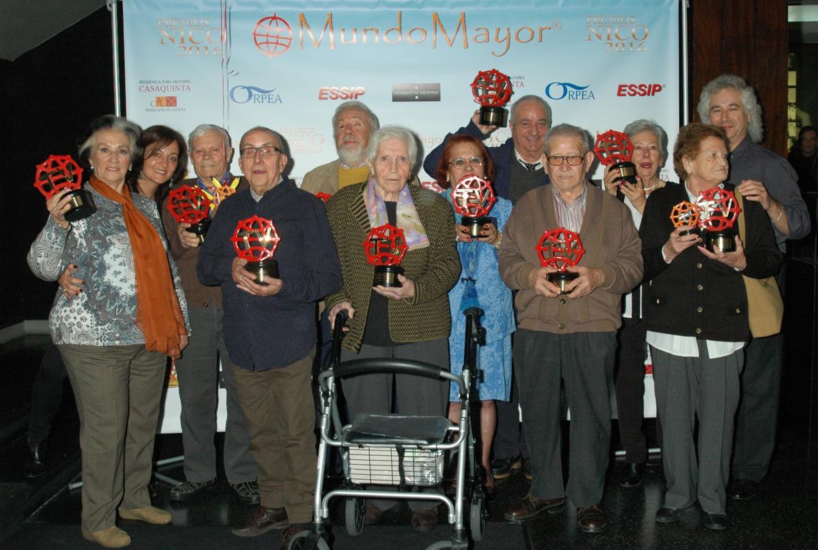 Foto de familia de los premiados