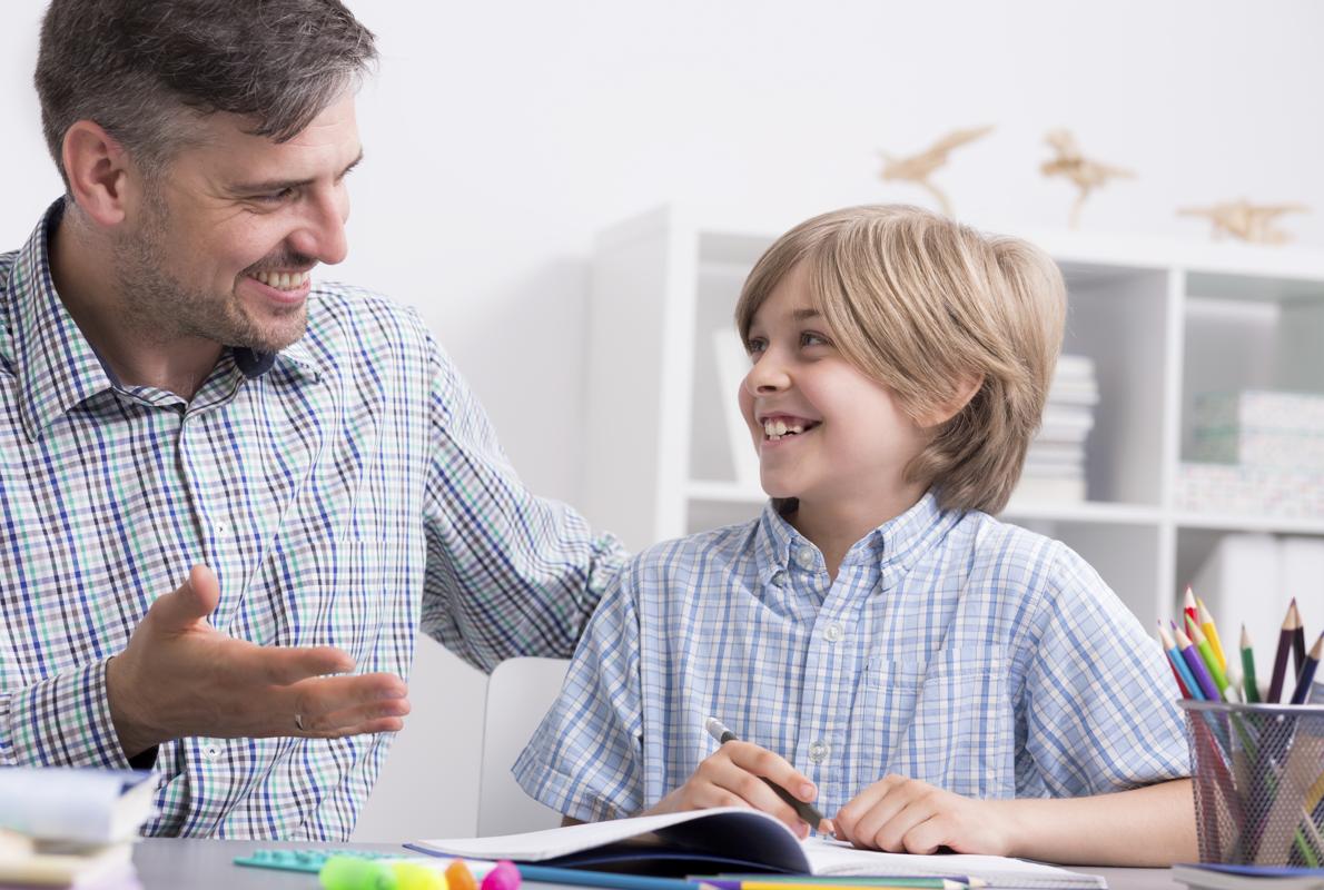 Los cinco elogios paternos pueden mejorar el bienestar del niño