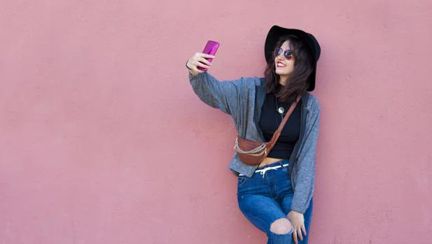 El drama que esconden los adolescentes obsesionados por los «selfies» en las redes sociales