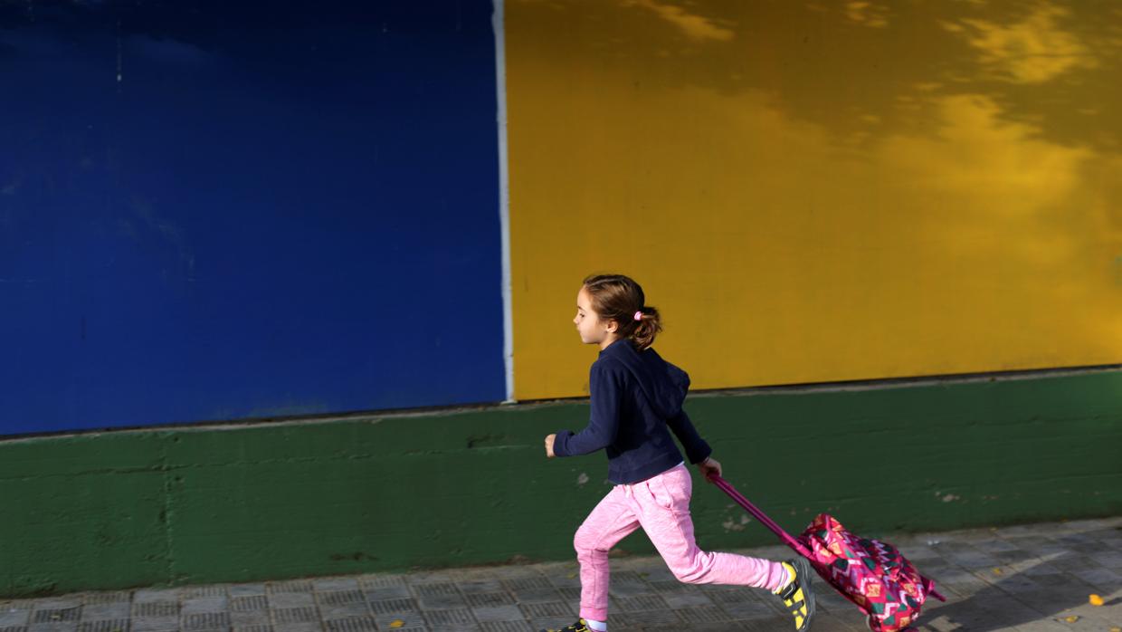 Las familias españolas gastarán de media 1.212 euros por hijo en el próximo curso escolar