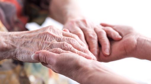 «El alzheimer presenta también otros síntomas que no tienen nada que ver con la memoria»