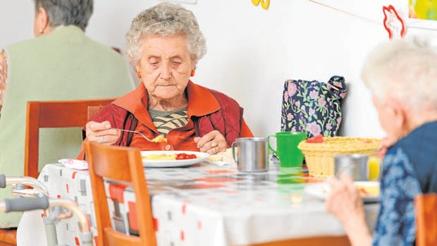 El 60% de los mayores que viven en residencias padecen desnutrición