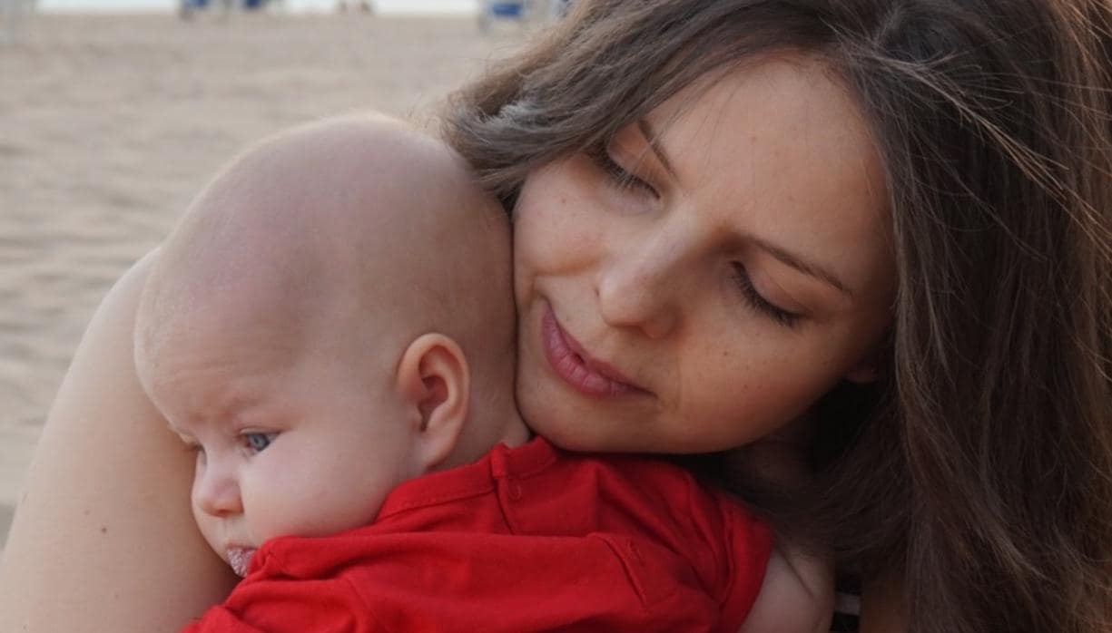 Tatiana G. Rivas con su precioso bebé por el que luchó tanto durante su embarazo de riesgo