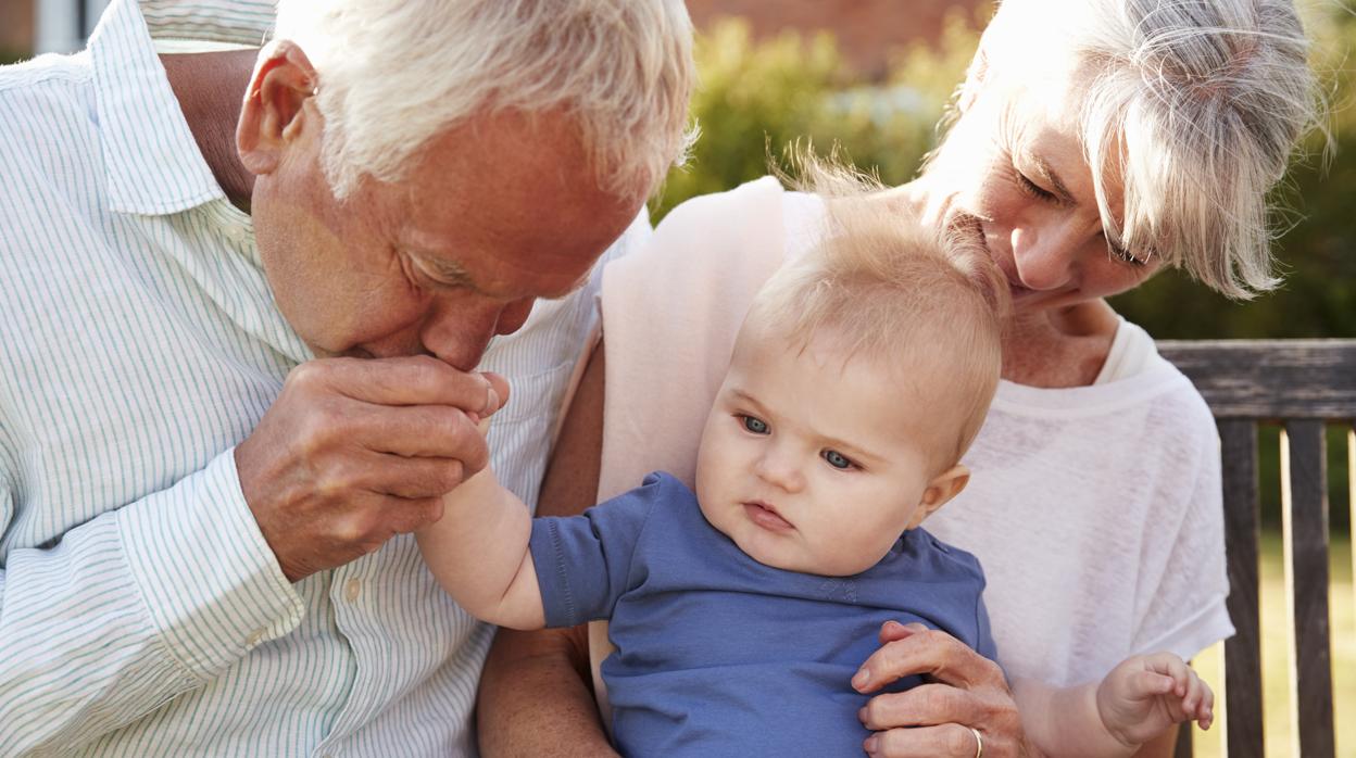 ¿Cómo es el derecho de visitas de los abuelos a sus nietos en caso de separación de sus hijos?