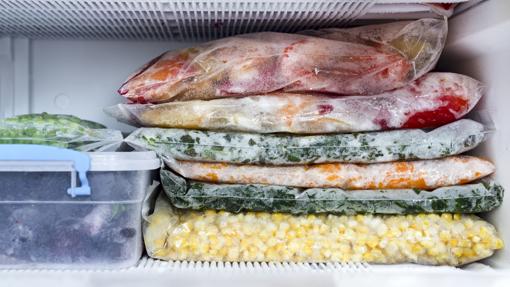 Cómo envasar alimentos (casi) al vacío usando una pajita: el truco de  TikTok ideal para congelar comida