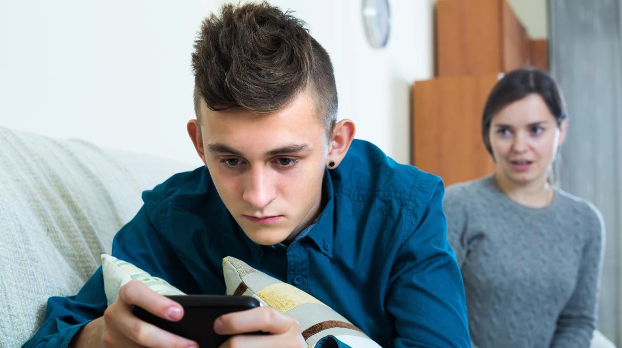 Uno de cada diez padres piensa que sus hijos son adictos a internet