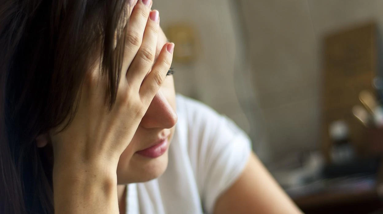 El dolor de cabeza, entre los síntomas asociados al síndrome de sensibilidad central.