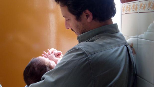 «El permiso de maternidad más largo discrimina a las mujeres al dejarlas fuera del mercado laboral»