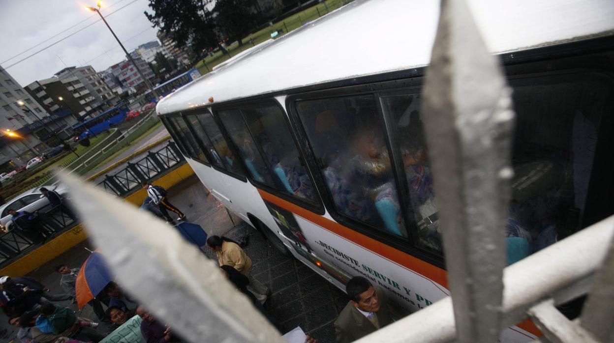 Diecisiete detenidos en un año por acosar a mujeres en el transporte público de la ciudad de Quito