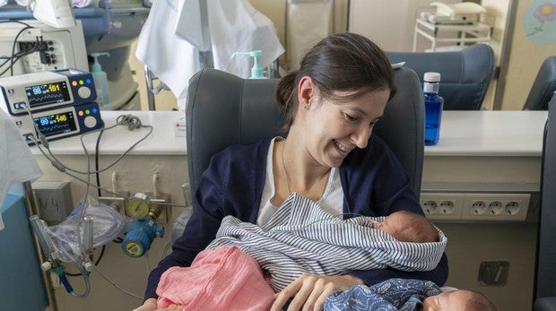 «La donación de leche materna ha sido vital en los primeros días de nuestros trillizos prematuros»