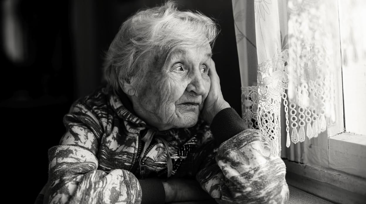La soledad que viven las personas mayores es un tipo de «maltrato»