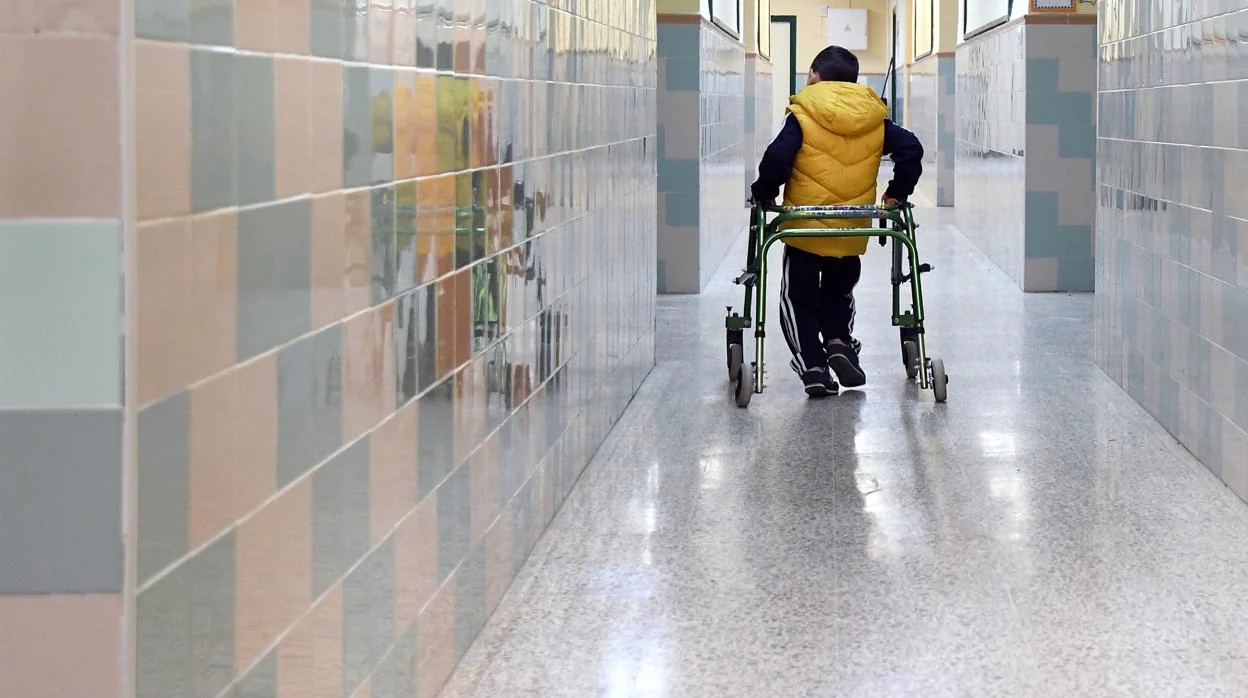 Alvaro, niño con discapacidad motora escolarizado en el Colegio Julio Coloma de Sevilla