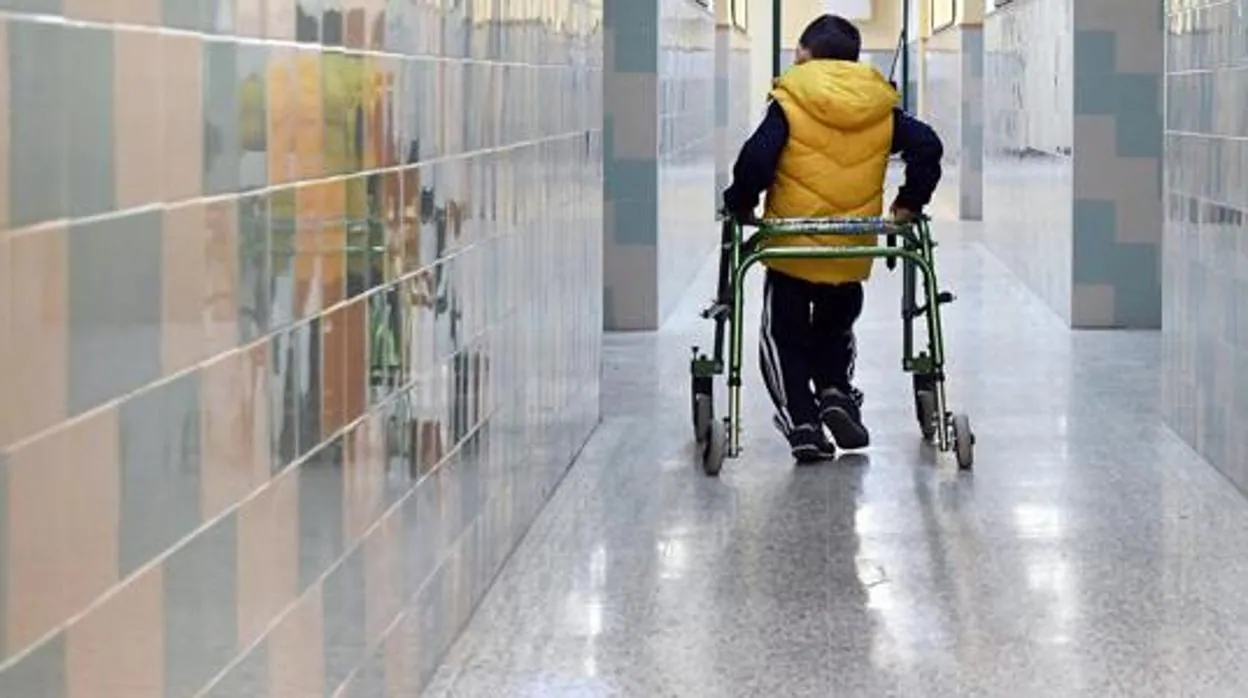 Alvaro, niño con discapacidad motora escolarizado en el Colegio Julio Coloma de Sevilla