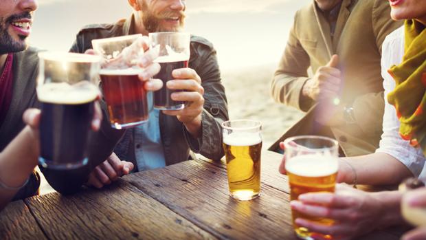 El consumo excesivo de alcohol, una de las causas de osteoporosis en los hombres