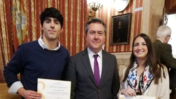 Dos alumnos del Colegio Sagrada Familia de Urgel galardonados con el «Premio Joven a la Cultura Científica»