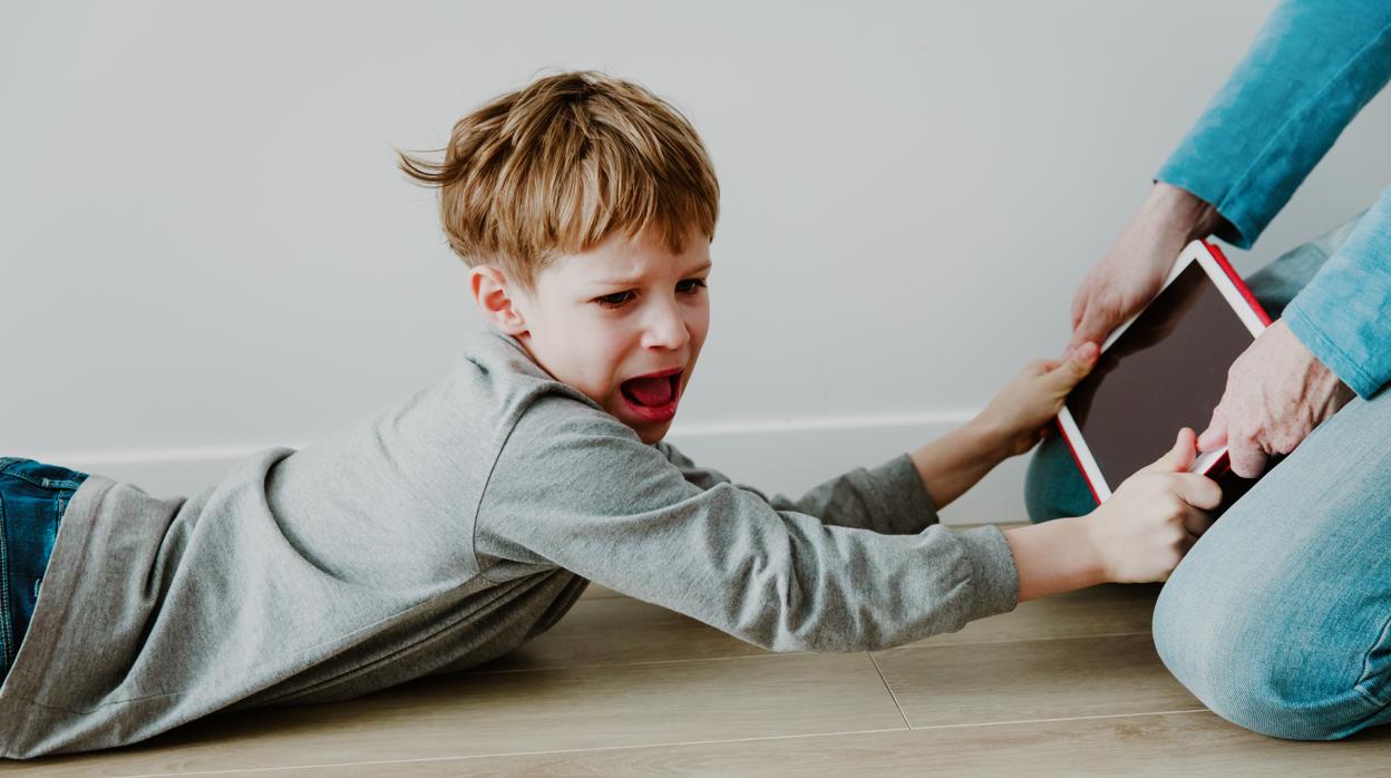 Las 5 preguntas que deberías hacerte si sospechas que tu hijo es adicto a la tecnología