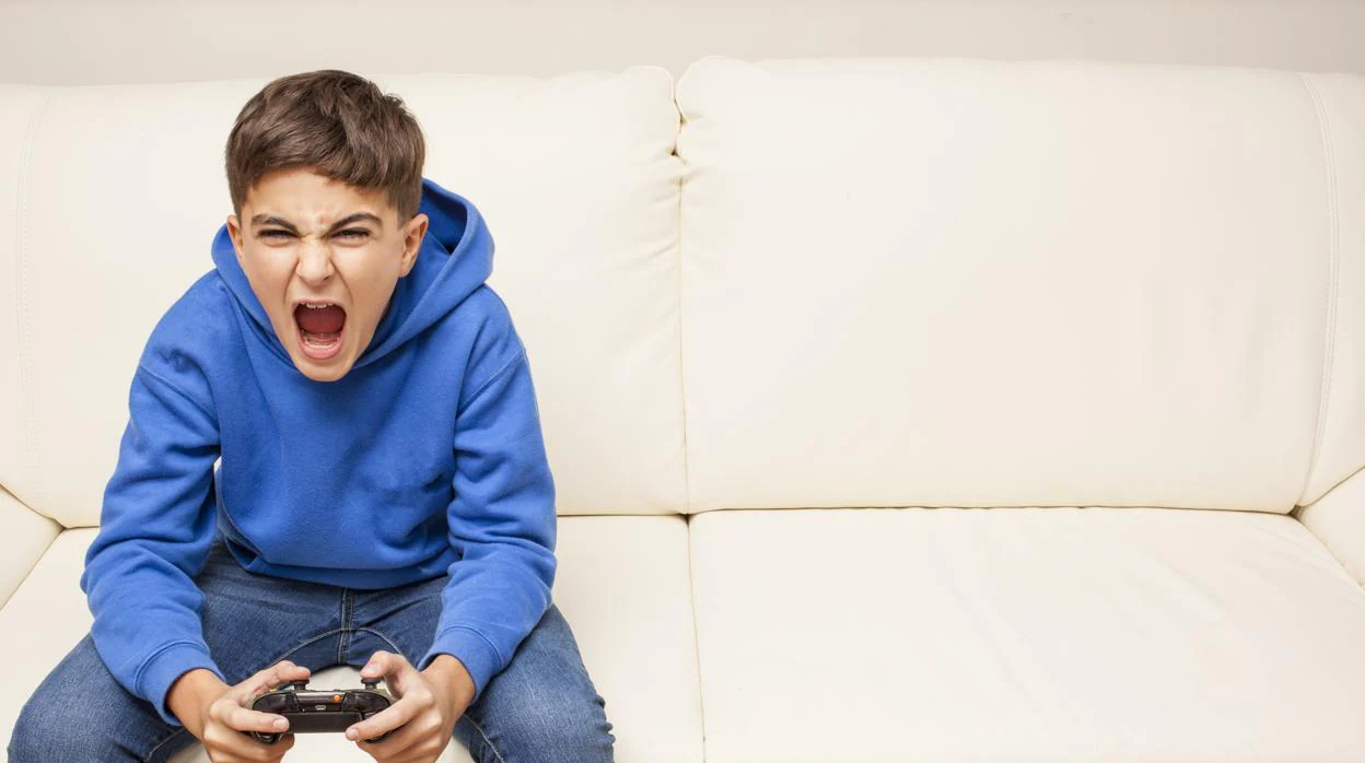 El uso de videojuegos empieza a los 8 años y más del 63 % lo hace sin control