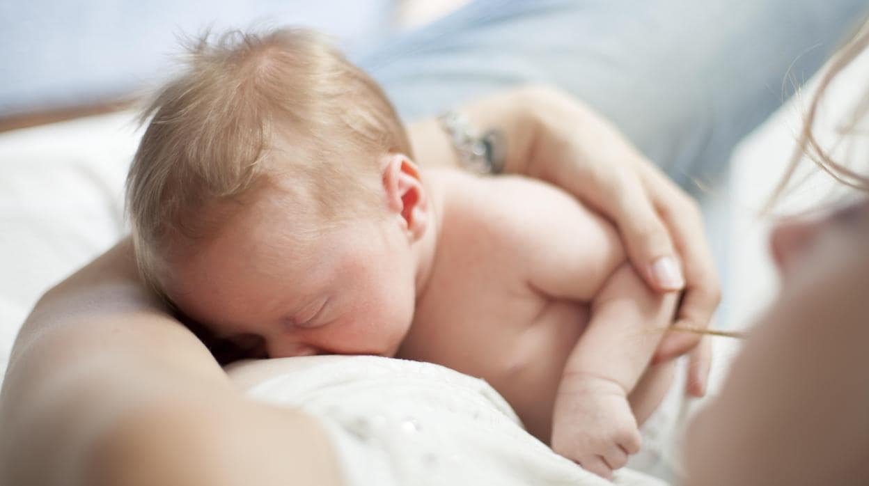 La leche materna trabaja como un ejército para proteger al bebé de infecciones