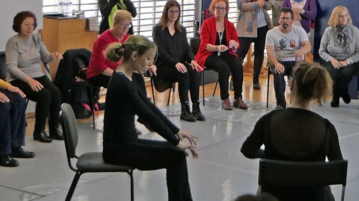 Guillermina de Bedoya, en una de las clases de danza para el párkinson.