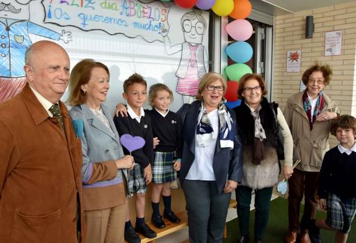 Homenaje a los abuelos en el Colegio CEU San Pablo Sevilla